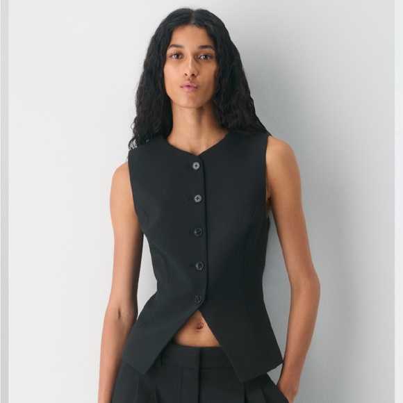 Aritzia Tops - NEW Aritzia Wilfred Regal Vest (Re)ssential Black